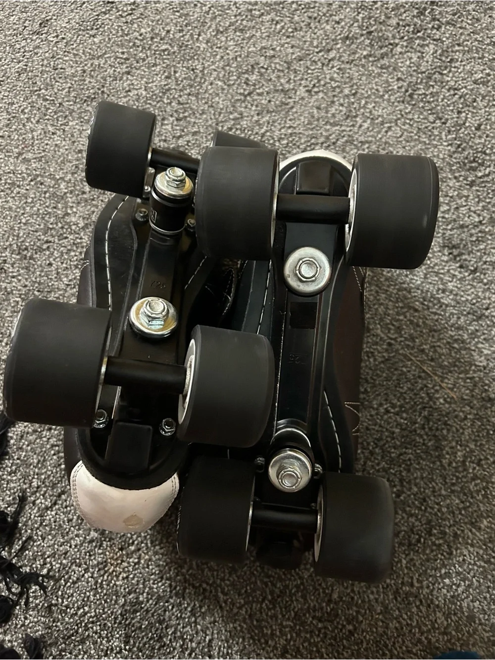 Men's Black & White Roller Skates  vnla skates like new men size 11 Tuxedo